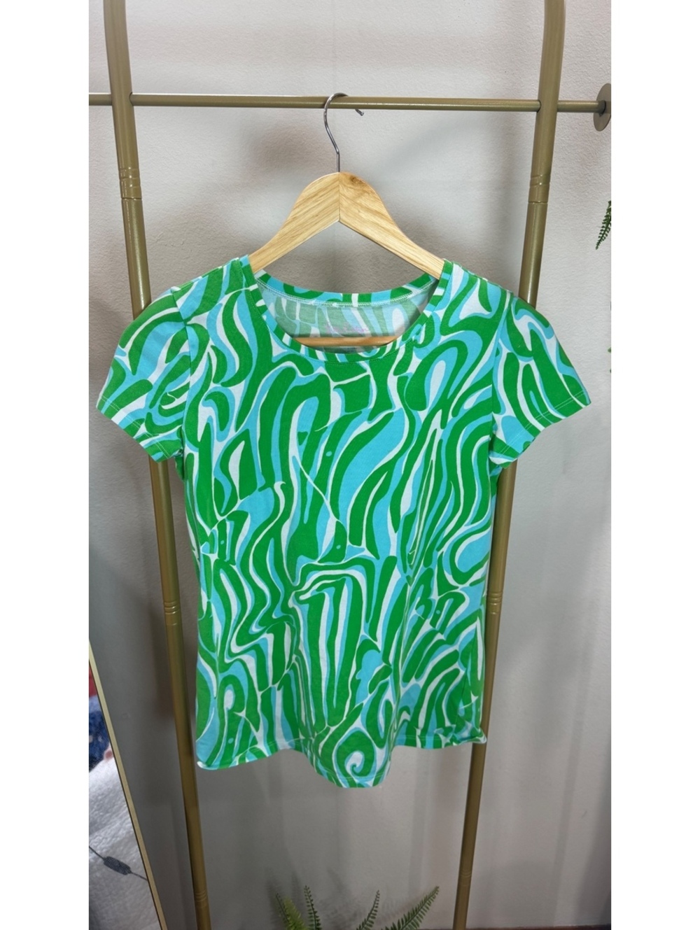 Size XS Lilly Pulitzer Green & Blue Printed Tee